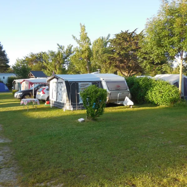 flower-camping-longchamp-st-lunaire-cpgmx
