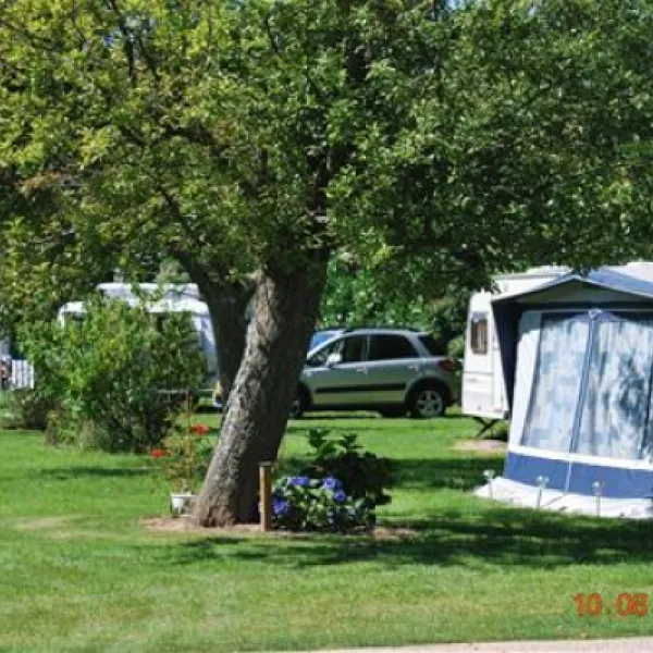camping-les-pommiers-saintsylvestre-de-cormeilles-hfday