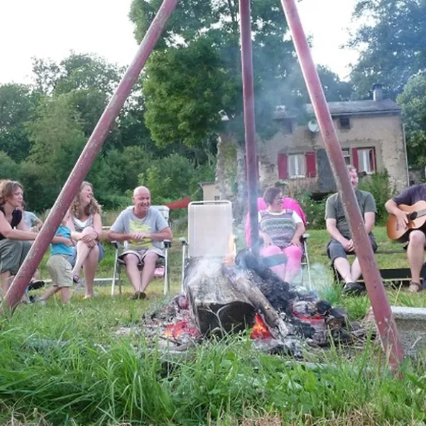 camping-aire-naturelle-domaine-le-peyral-la-salvetat-8wqb2
