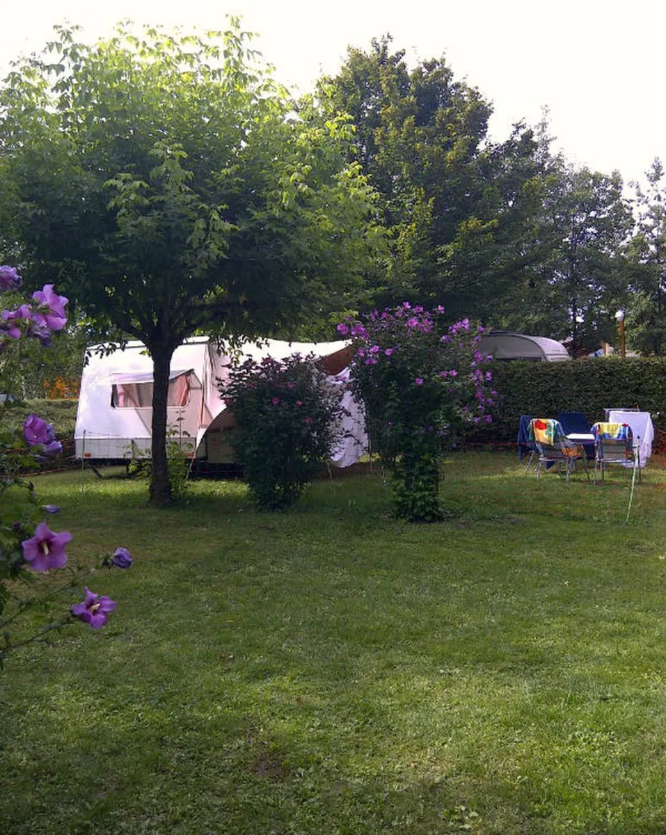 camping-vivacamp-le-colombier-ain-r4i8x