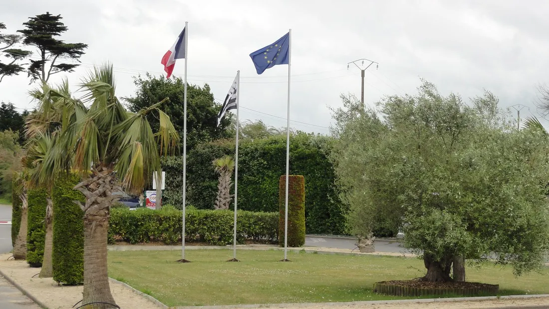 camping-les-chevrets-st-coulomb-m409v