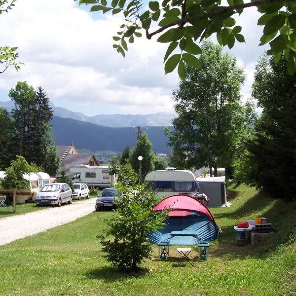 camping-les-eymes-isre-5bbpj
