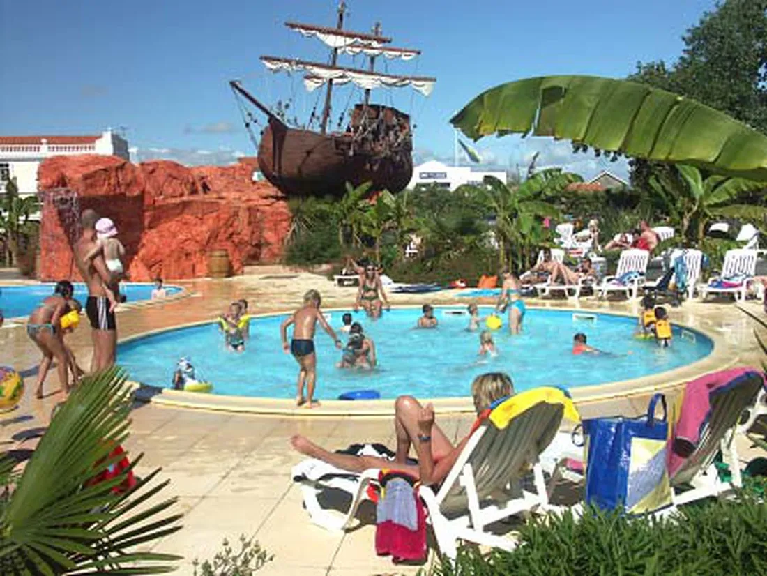 camping-le-village-corsaire-des-2-plages-chatelaillon-pugxs