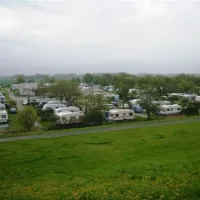 camping-am-deich-nordsee-krummhrnupleward-bp4gj