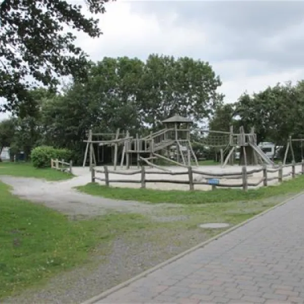 camping-am-deich-nordsee-krummhrnupleward-sgl8p