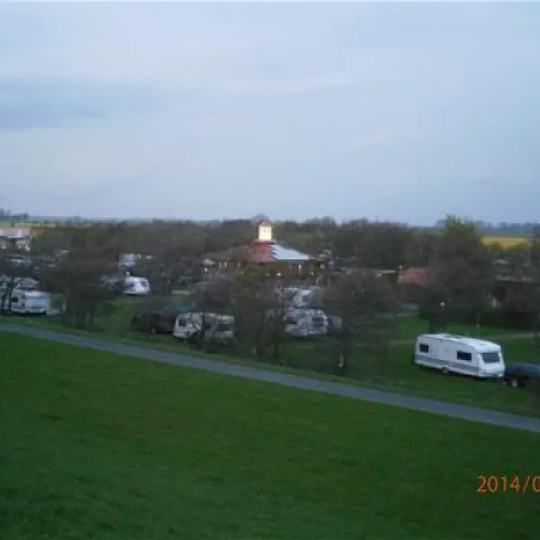 camping-am-deich-nordsee-krummhrnupleward-v3xjj