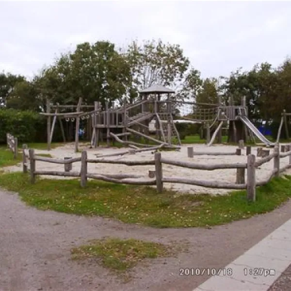 camping-am-deich-nordsee-krummhrnupleward-vtnb8
