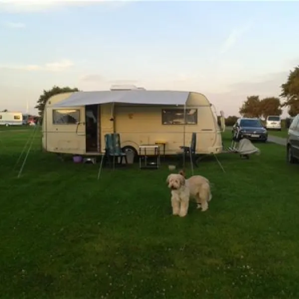 camping-am-deich-nordsee-krummhrnupleward-vueul