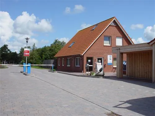 camping-am-deich-nordsee-krummhrnupleward-xja21