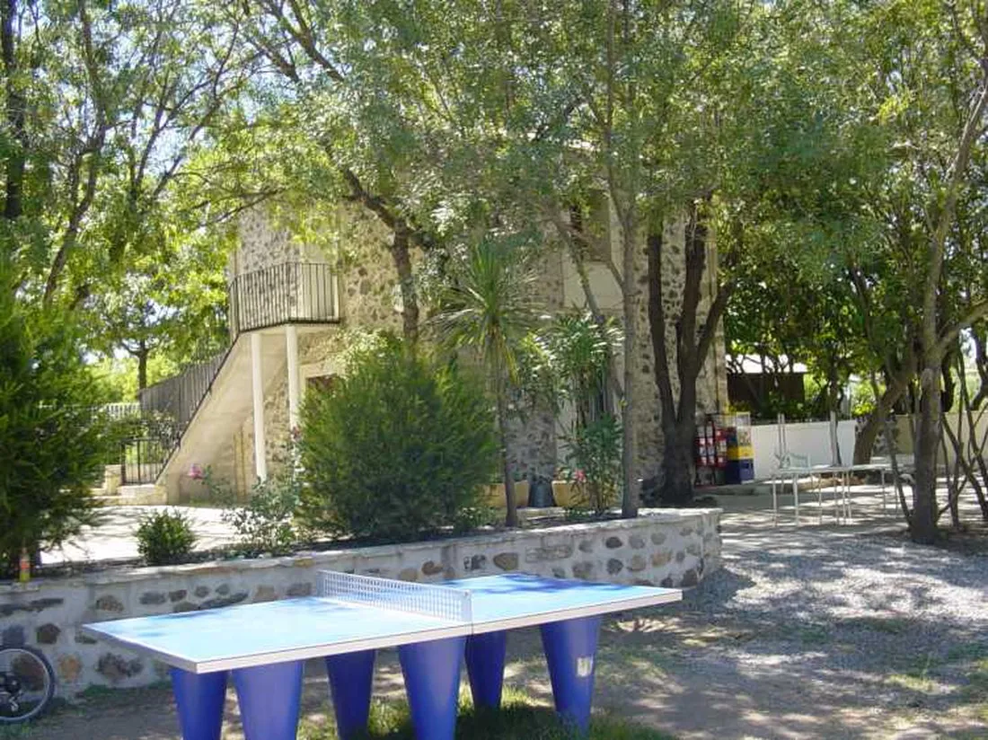 camping-le-pin-parasol-st-thibery-docdm