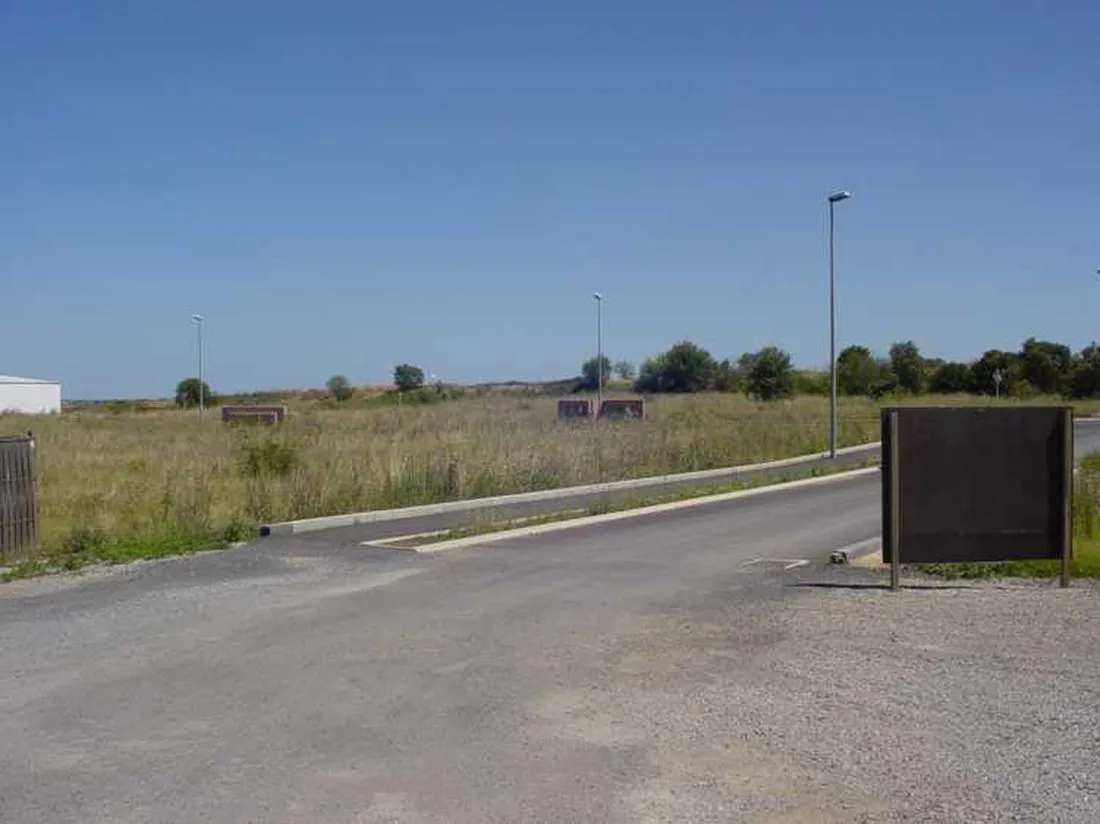 camping-le-pin-parasol-st-thibery-elisv