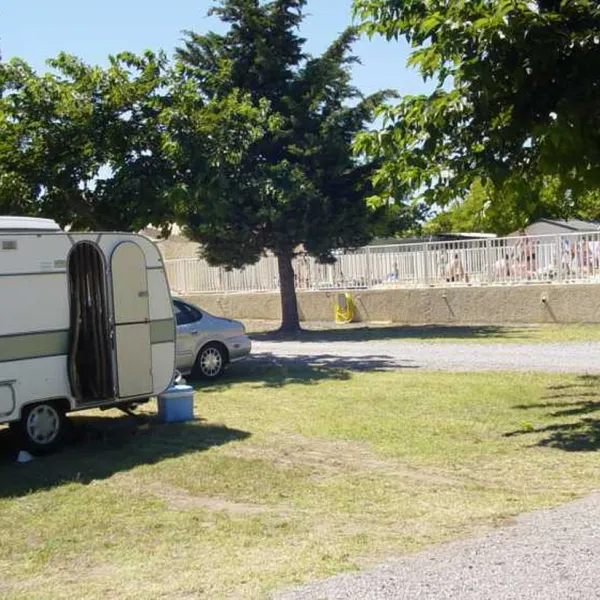 camping-le-pin-parasol-st-thibery-wv0y3