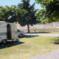 camping-le-pin-parasol-st-thibery-wv0y3