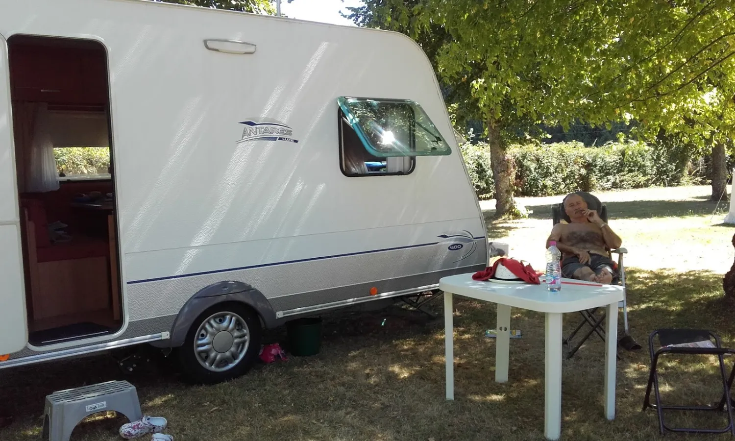 camping-municipal-la-pouge-chambon-sur-voueize-4ekvq