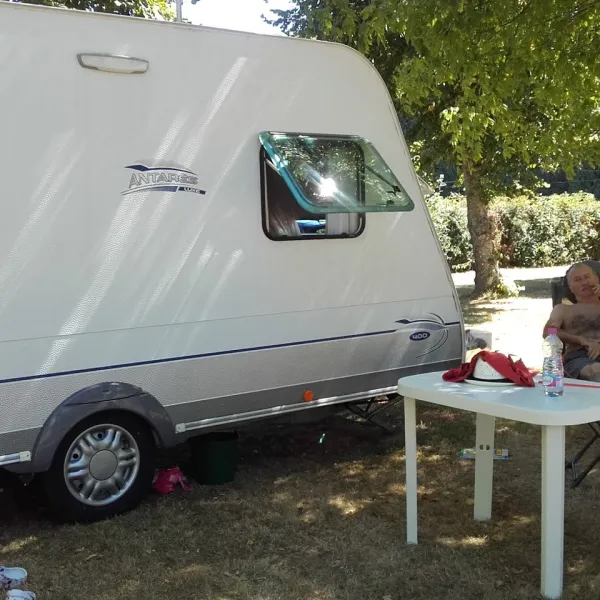 camping-municipal-la-pouge-chambon-sur-voueize-4ekvq