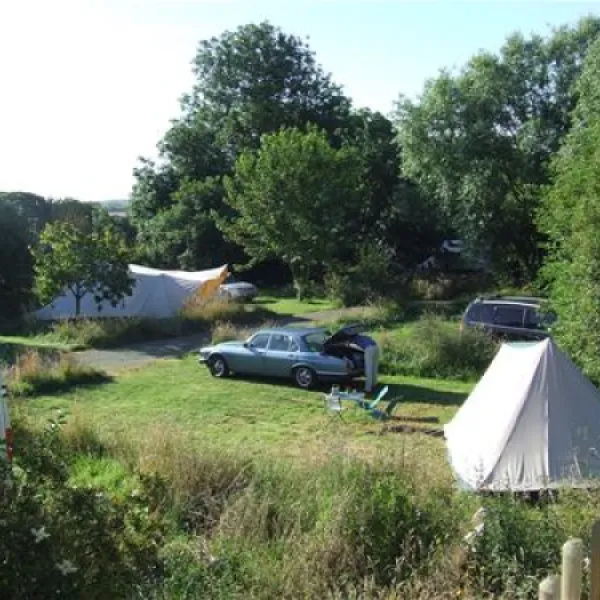 camping-aire-naturelle-le-coq-hardi-hengoat-8wxxw
