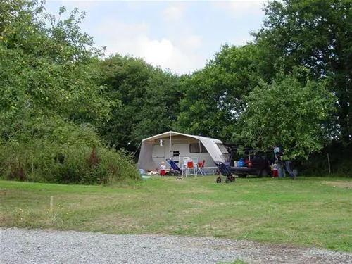 camping-aire-naturelle-le-coq-hardi-hengoat-dwnjg