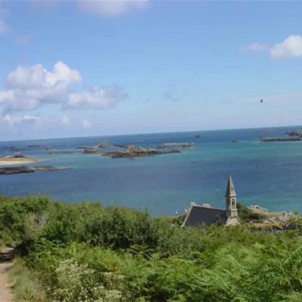 camping-aire-naturelle-le-coq-hardi-hengoat-fhn5w