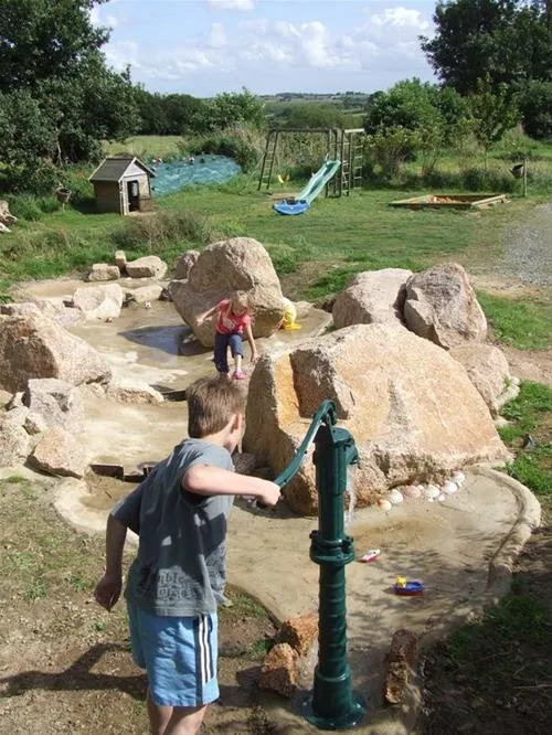camping-aire-naturelle-le-coq-hardi-hengoat-l15uq