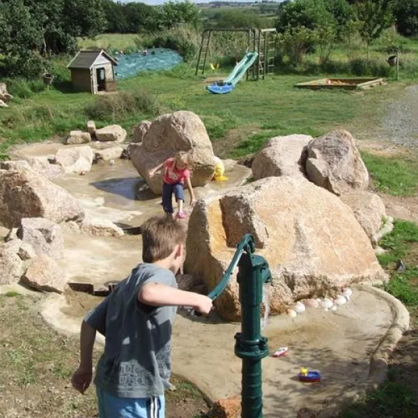 camping-aire-naturelle-le-coq-hardi-hengoat-l15uq