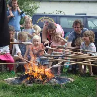 camping-aire-naturelle-le-coq-hardi-hengoat-nwl1k