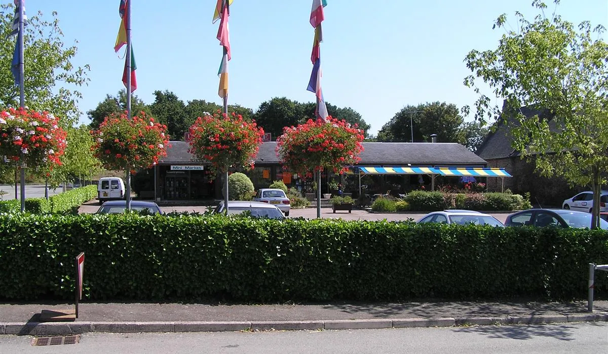 camping-municipal-de-la-hallerais-taden-hrs4b