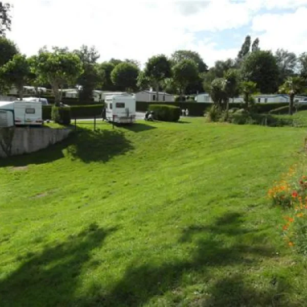 camping-municipal-de-la-hallerais-taden-mr2gm