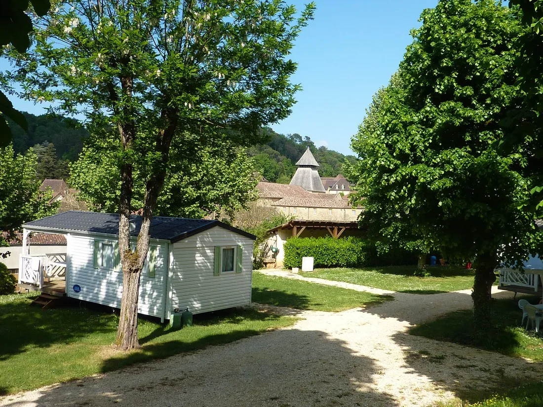 les-jardins-de-labbaye-le-buisson-de-cadouin-dordogne-ff0zk
