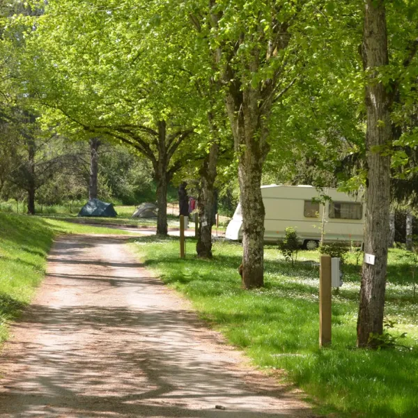 les-jardins-de-labbaye-le-buisson-de-cadouin-dordogne-vw7bc