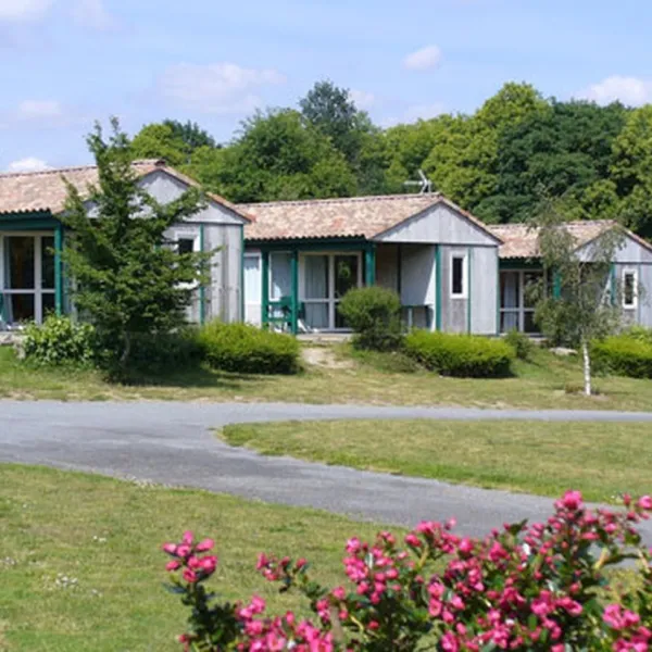 le-rouge-gorge-st-laurent-sur-sevre-f4n7m