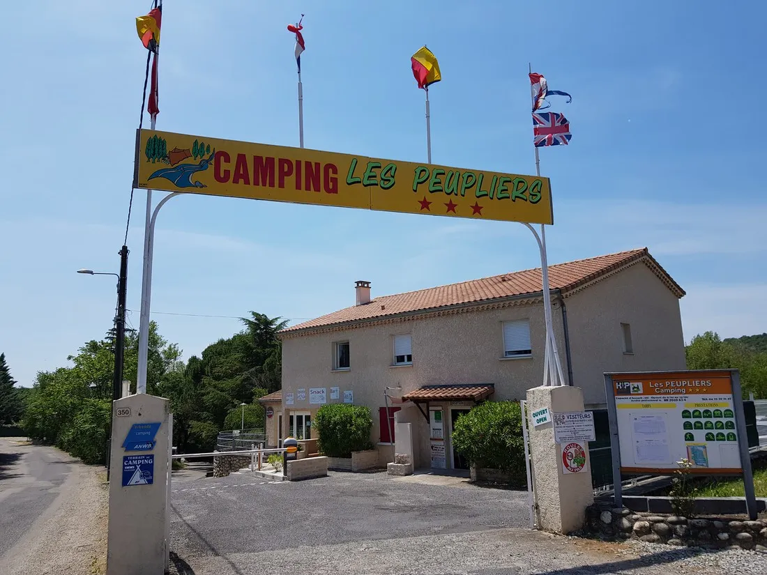 les-peupliers-vogue-ardeche-4ce2w