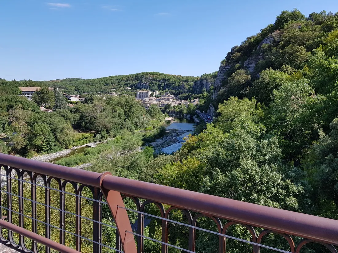 les-peupliers-vogue-ardeche-cj6xv