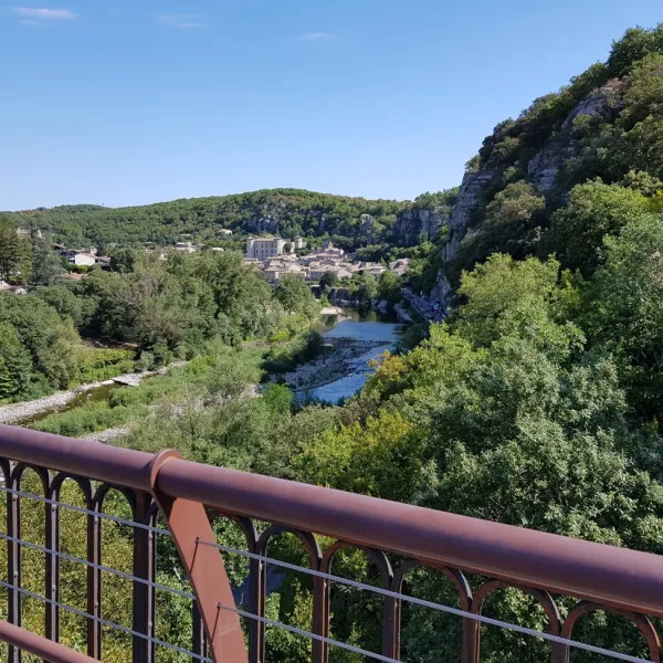 les-peupliers-vogue-ardeche-cj6xv