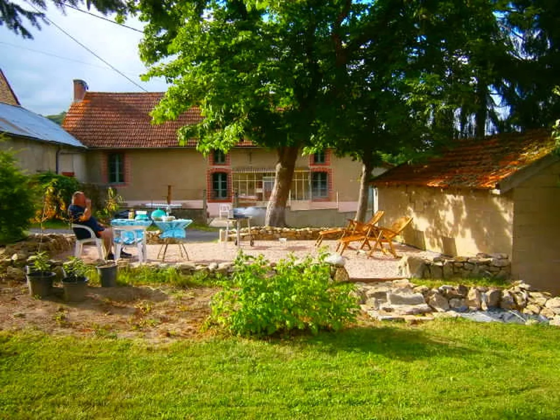 petit-shambhala-chambonchard-uj5mr
