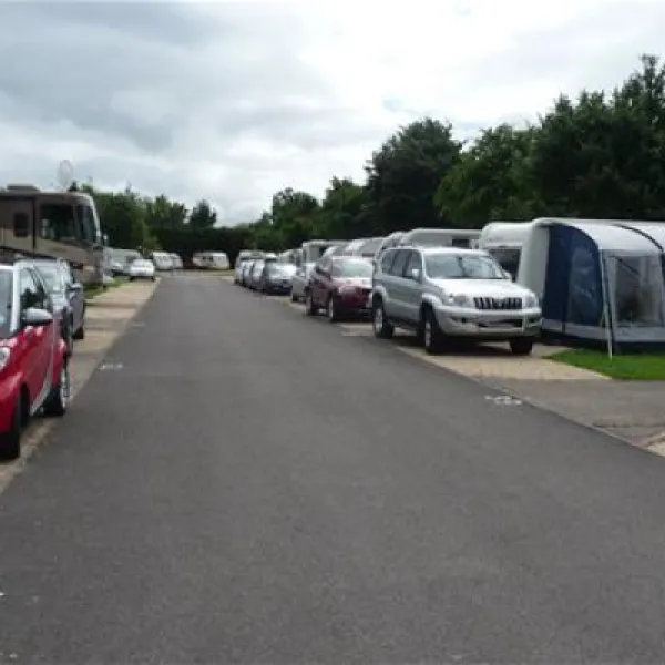 briarfields-touring-campsite-cheltenham-5y3dt
