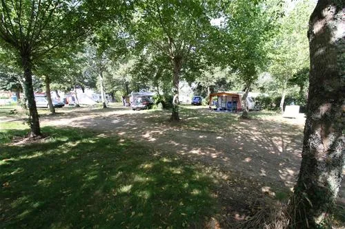 camping-le-vieux-moulin-saint-julien-en-born-adlr8