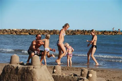 yelloh-village-club-farret-vias-plage-ainqo
