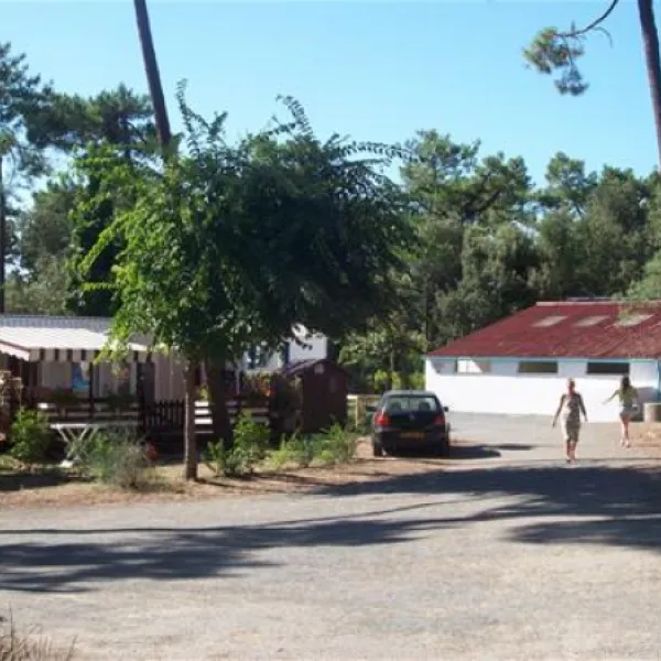 camping-club-les-pins-le-grand-village-plage-r2zfa