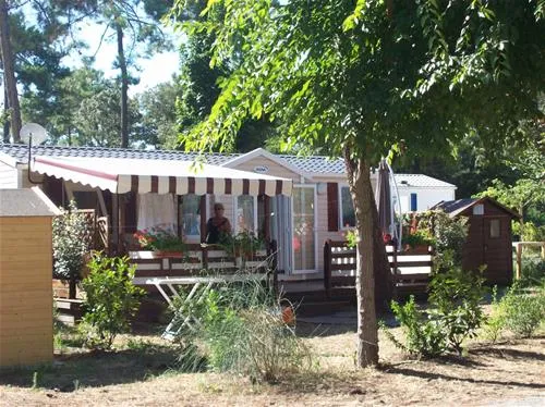 camping-club-les-pins-le-grand-village-plage-zdicm