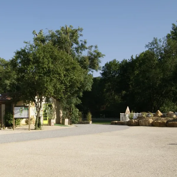 camping-le-douzou-domme-a3sg9