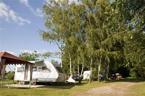 camping-land-an-der-elbe-bei-hamburg-stove-bei-drage-9osxr