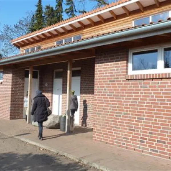 camping-land-an-der-elbe-bei-hamburg-stove-bei-drage-abqcg
