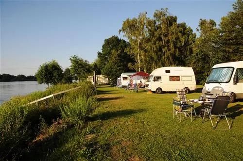 camping-land-an-der-elbe-bei-hamburg-stove-bei-drage-asc0p