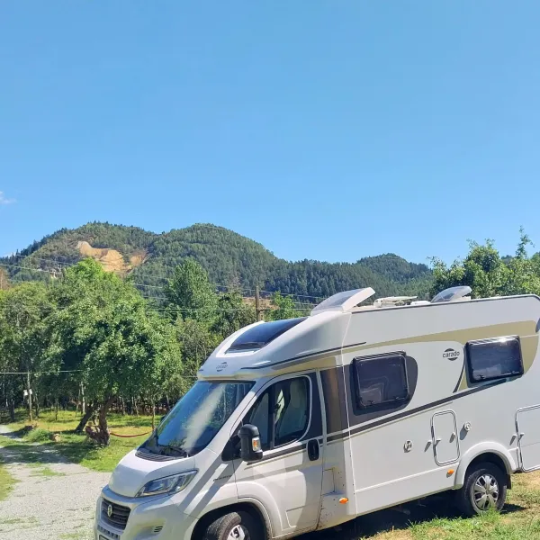 Camping Tradițional la Georgiana în Țarina