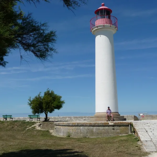 au-petit-port-de-l-houmeau-lhoumeau-charente-maritime-xlr5i