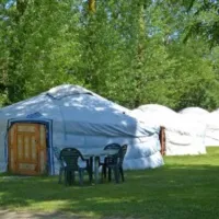 village-de-yourtes-plessix-balisson-qtvxt