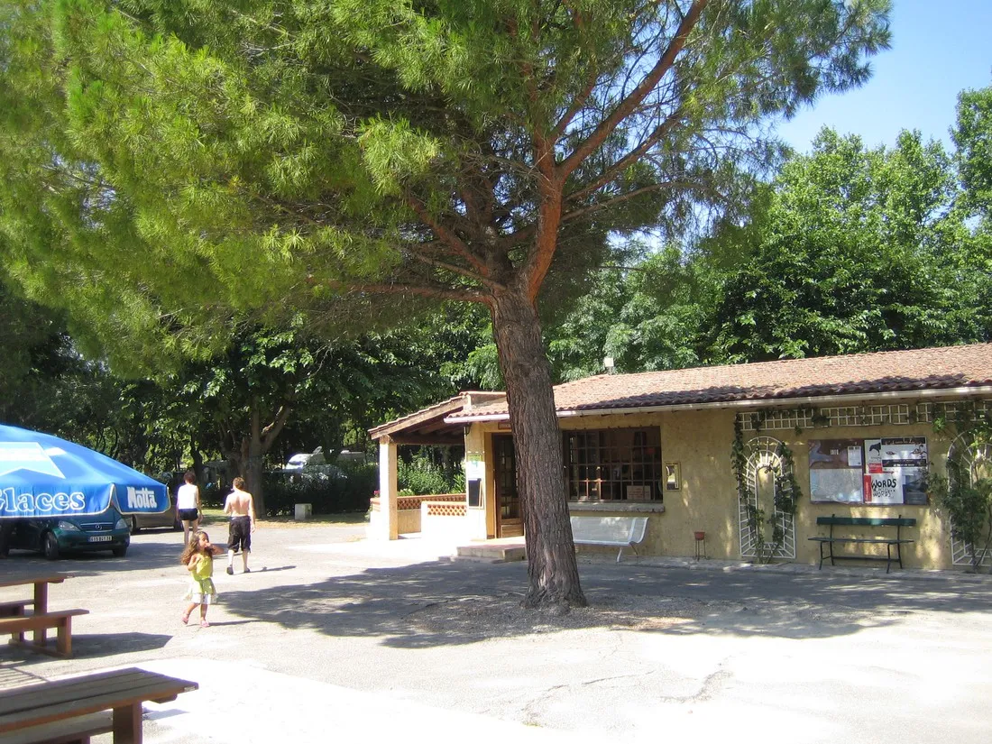 le-grand-bois-le-pontet-vaucluse-2dhiq