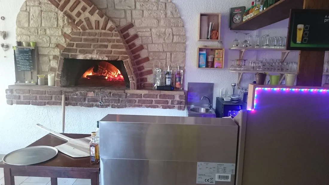 pizzeria-la-garrigue-la-faurie-ukchn