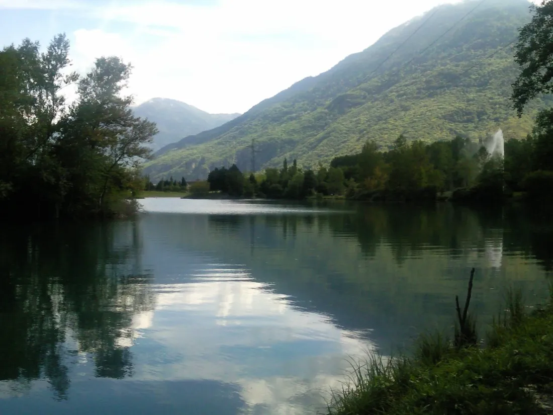 le-lac-bleu-st-remy-de-maurienne-5gvfx