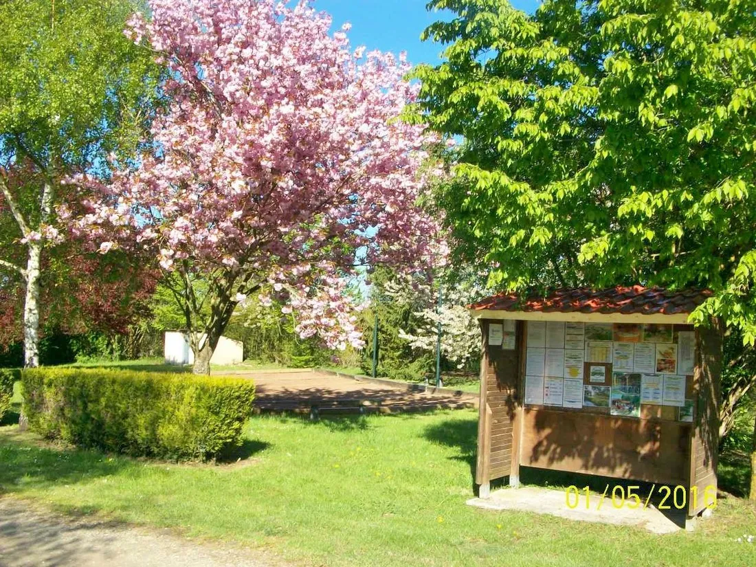 le-pont-rouge-et-les-vignes-chipilly-suycc